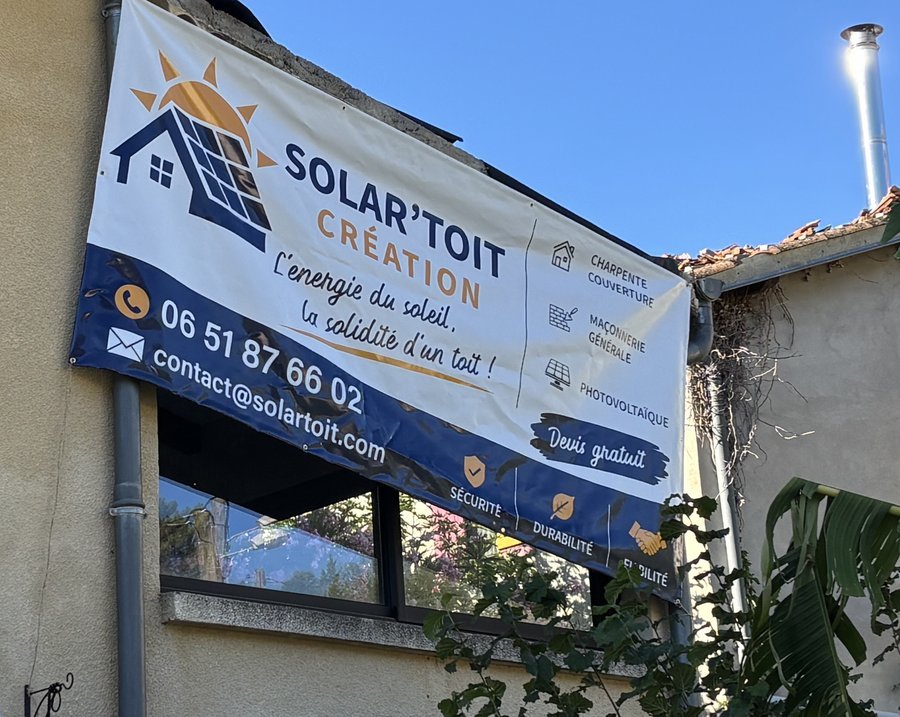 Notre banderole Solar'toit Création sur un chantier